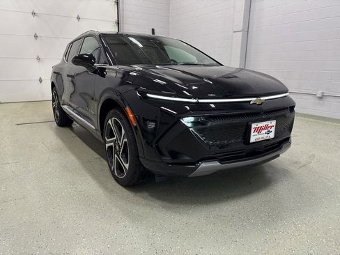 New 2026 Chevrolet Equinox EV LT image 2