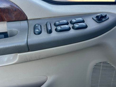 Used 2004 Ford F350 Lariat AWD/4WD image 12