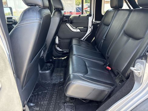 Used 2017 Jeep Wrangler Unlimited Rubicon AWD/4WD image 10