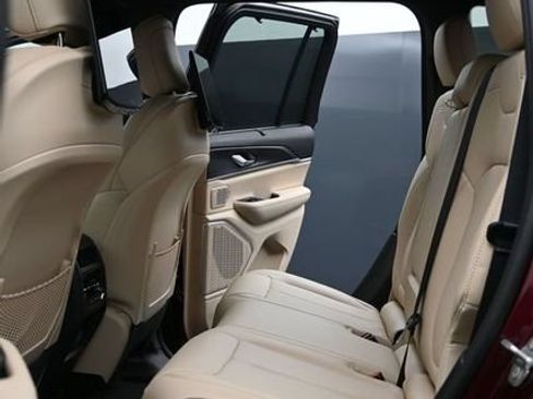 Used 2024 Jeep Grand Cherokee Limited 4xe w/ Luxury Tech Group II AWD/4WD image 11