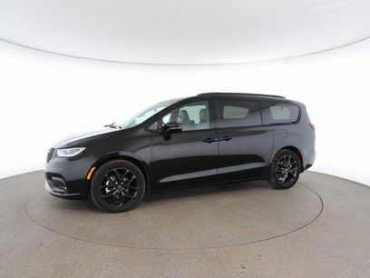 Used 2025 Chrysler Pacifica Limited