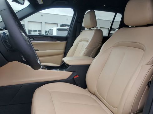 Used 2024 Jeep Grand Cherokee Limited image 10