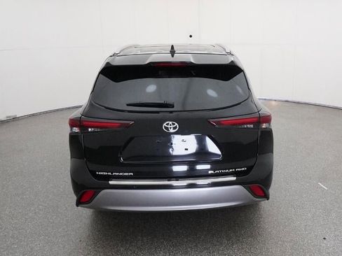 New 2026 Toyota Highlander Platinum image 7