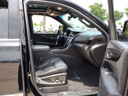 Used 2020 Cadillac Escalade ESV Platinum AWD/4WD image 37