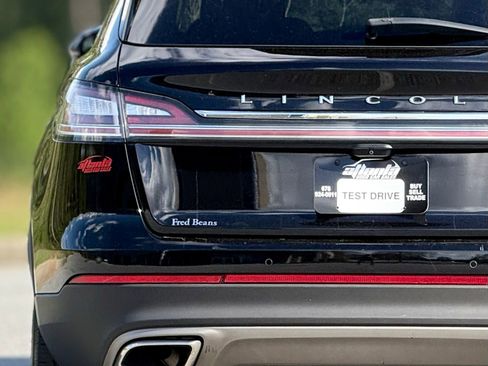 Used 2022 Lincoln Nautilus AWD image 16