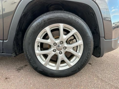 Used 2014 Jeep Cherokee Latitude FWD image 39
