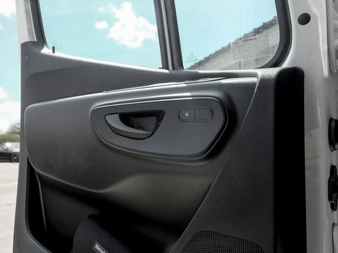 Used 2026 Mercedes-Benz Sprinter 2500 image 13