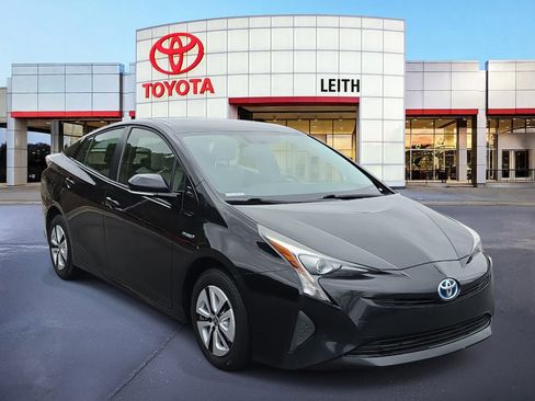 Used 2016 Toyota Prius Three image 3