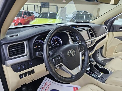 Used 2018 Toyota Highlander XLE image 20