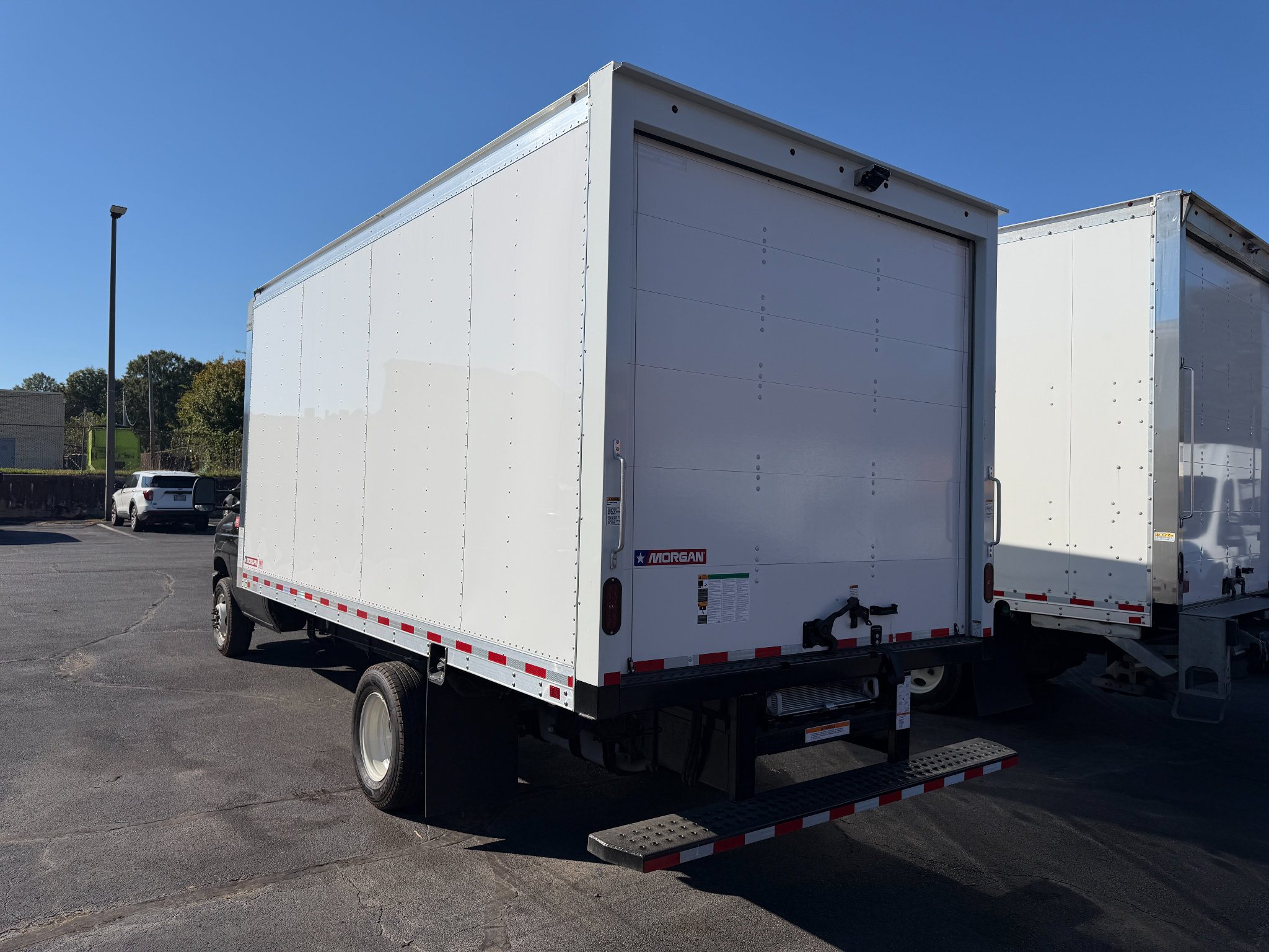 Used 2026 Ford E-450 and Econoline 450 Super Duty RWD image 3
