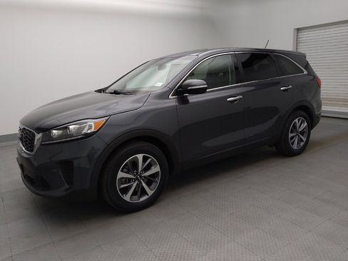 Used 2020 Kia Sorento FWD V6 image 2