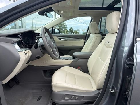 Certified 2022 Cadillac XT5 Premium Luxury w/ LPO, Floor Liner Package AWD/4WD image 9