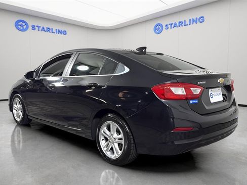 Used 2017 Chevrolet Cruze LT w/ Convenience Package image 5