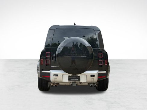 Used 2024 Land Rover Defender 110 SE AWD/4WD image 10