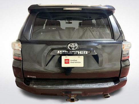 Used 2018 Toyota 4Runner SR5 Premium image 4