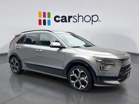 Used 2023 Kia Niro SX Touring FWD image 7