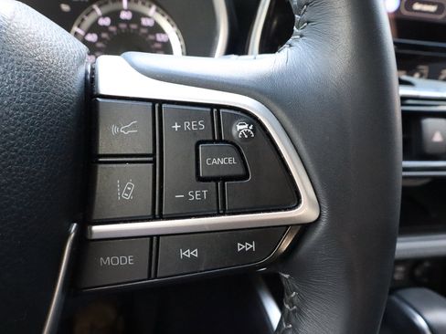 Used 2023 Toyota Highlander XSE image 35