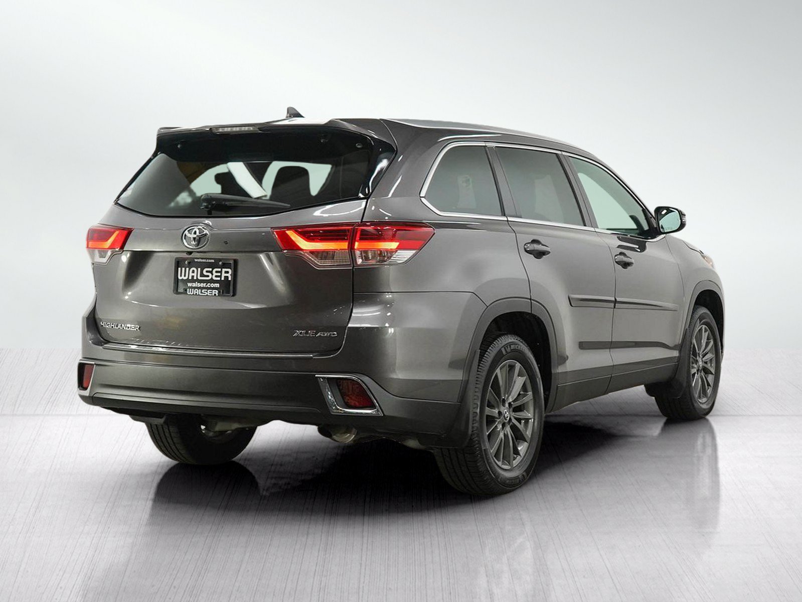 Used 2019 Toyota Highlander XLE AWD/4WD image 5