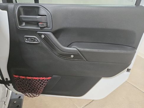 Used 2018 Jeep Wrangler Unlimited Rubicon AWD/4WD image 22