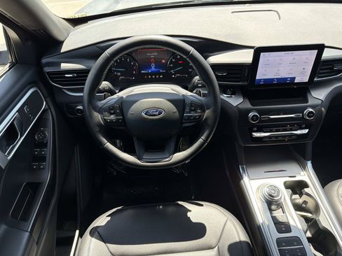 Used 2020 Ford Explorer XLT w/ Equipment Group 202A RWD image 8