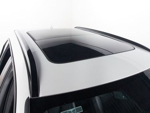 Certified 2026 Volvo XC40 B5 Plus AWD/4WD image 5