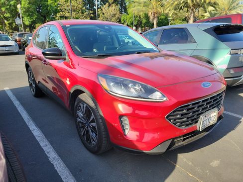 Used 2021 Ford Escape SE w/ SE Sport Appearance Package FWD image 3