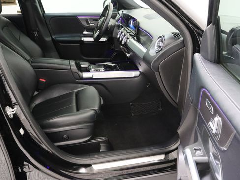 Used 2020 Mercedes-Benz GLB 250 4MATIC image 39