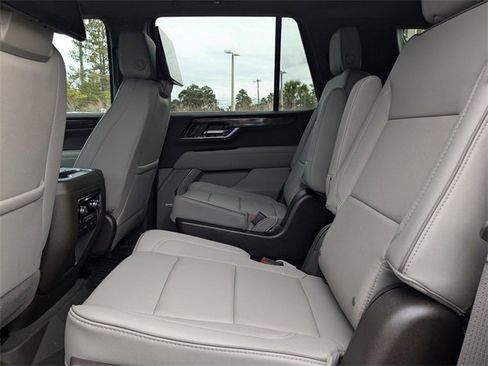 Used 2025 GMC Yukon Elevation w/ Elevation Premium Package image 16