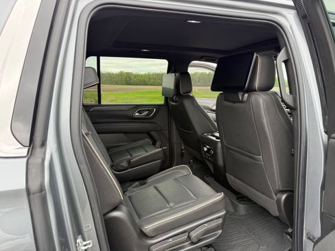 Used 2022 GMC Yukon XL SLT w/ SLT Premium Package AWD/4WD image 16