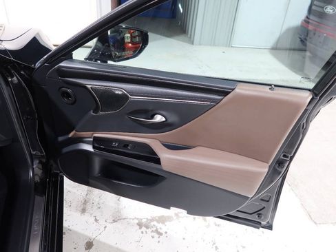 Used 2022 Lexus ES 350 Ultra Luxury w/ Accessory Package 2 FWD image 30