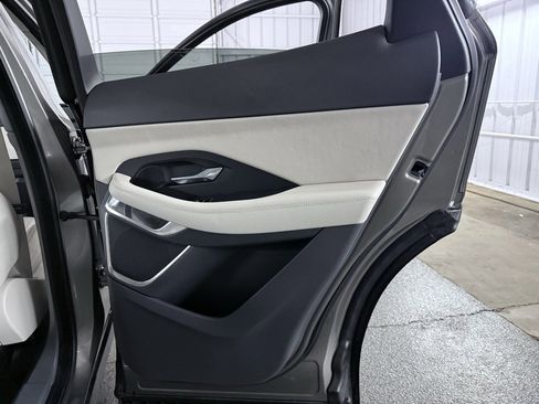 Used 2020 Jaguar E-PACE SE image 27
