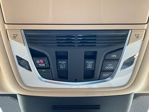 Used 2025 Acura MDX SH-AWD w/ Technology Package image 22