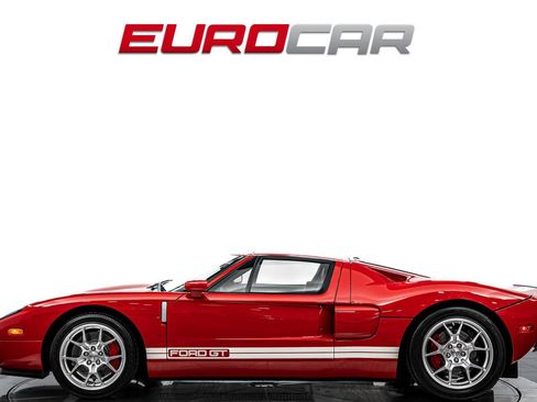 Used 2006 Ford GT RWD image 2