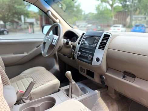 Used 2014 Nissan Frontier SV RWD image 8