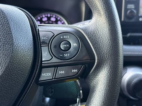 Used 2020 Toyota RAV4 LE FWD image 27