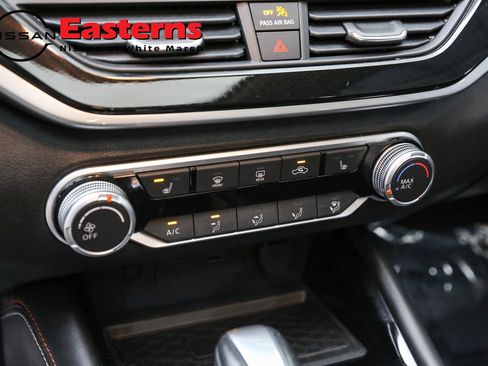 Used 2023 Nissan Altima 2.5 SR w/ SR Premium Package FWD image 18