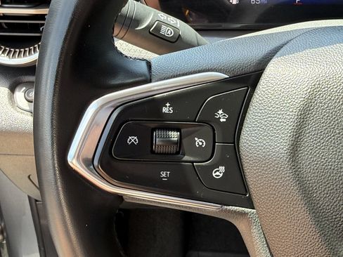 Used 2025 Chevrolet Trax ACTIV w/ Sunroof Package FWD image 30