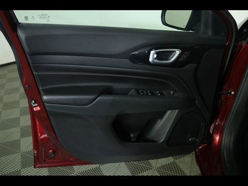 Used 2022 Jeep Compass High Altitude image 24