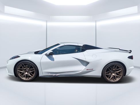 Used 2024 Chevrolet Corvette Z06 RWD image 6