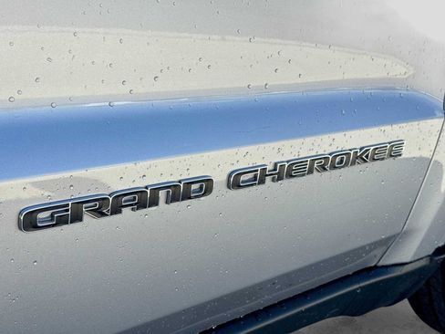 Used 2019 Jeep Grand Cherokee Limited w/ Luxury Group II AWD/4WD image 12