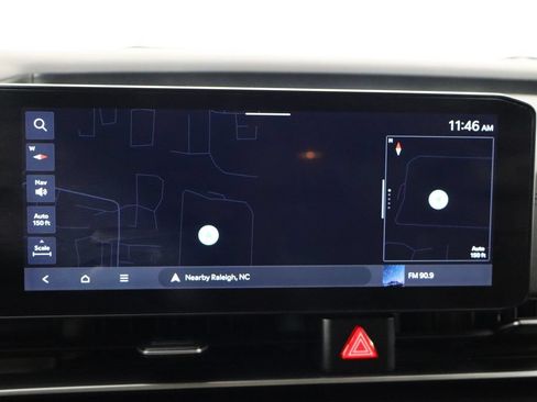 Used 2025 Kia Carnival FWD image 36
