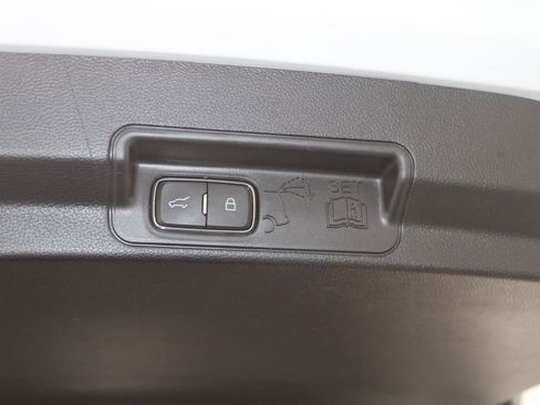 Used 2021 Ford Explorer XLT w/ Equipment Group 202A image 16