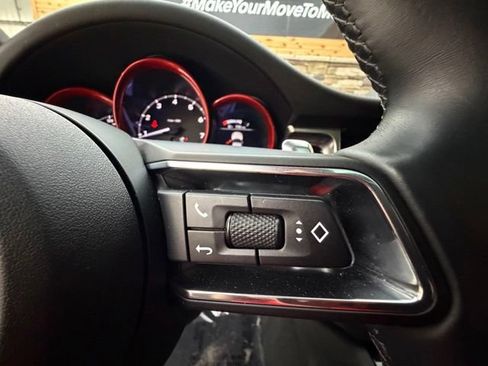 Used 2022 Porsche Macan AWD/4WD image 27