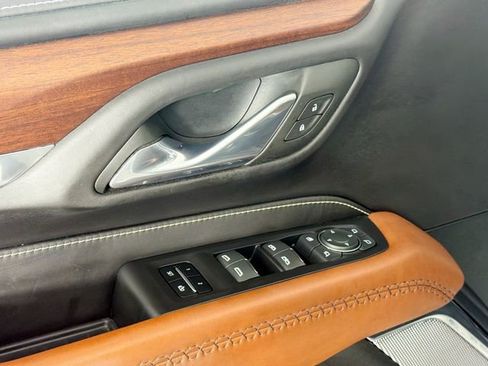Used 2024 GMC Yukon Denali Ultimate image 18