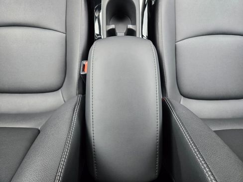 Used 2024 Toyota Corolla Cross XLE image 14