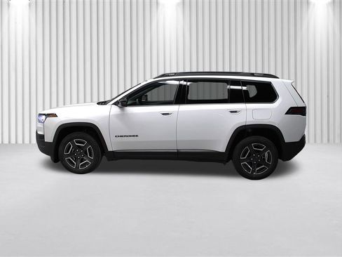 New 2026 Jeep Cherokee Laredo AWD/4WD image 7
