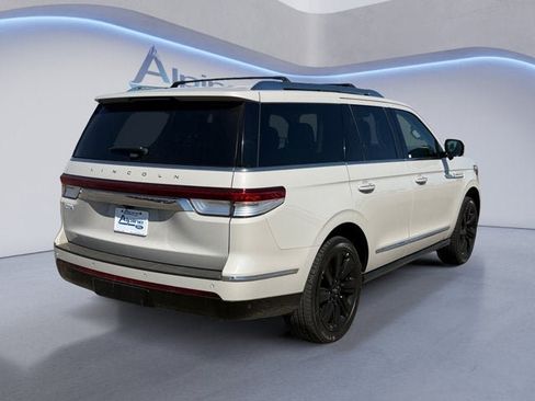 Used 2022 Lincoln Navigator Reserve AWD/4WD image 5