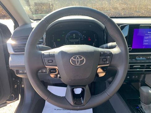 Used 2025 Toyota Camry LE w/ Convenience Package image 26
