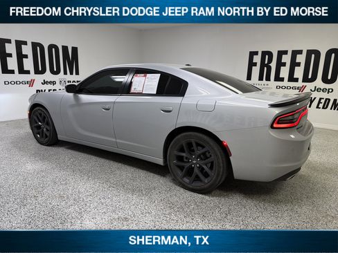 Used 2022 Dodge Charger SXT w/ Blacktop Package RWD image 6
