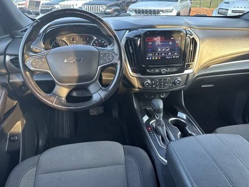 Used 2022 Chevrolet Traverse LT FWD image 27